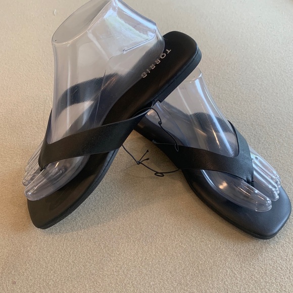 NEW NWT Torrid Black Faux Leather Thong Flip Flop Style Sandals 7.5 WW Cushioned - Picture 8 of 12